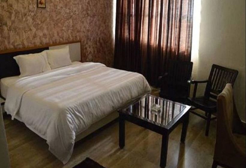 Hotel The Royal Paradise 5