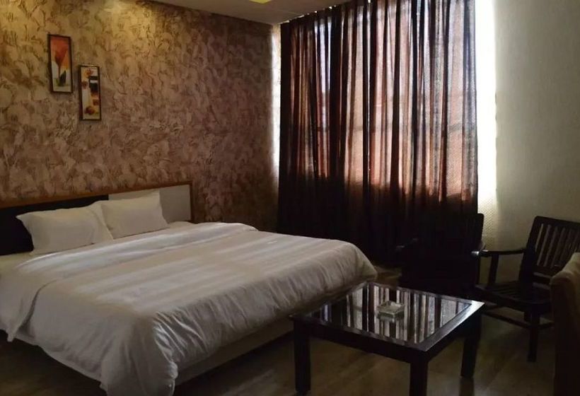 Hotel The Royal Paradise 6