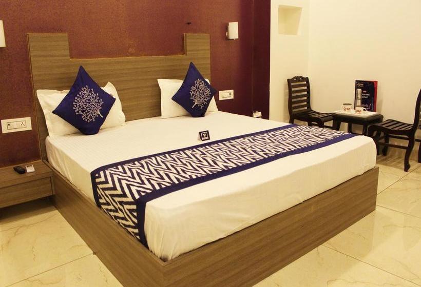 Hotel Oyo Premium Near Sheela Byepass 11