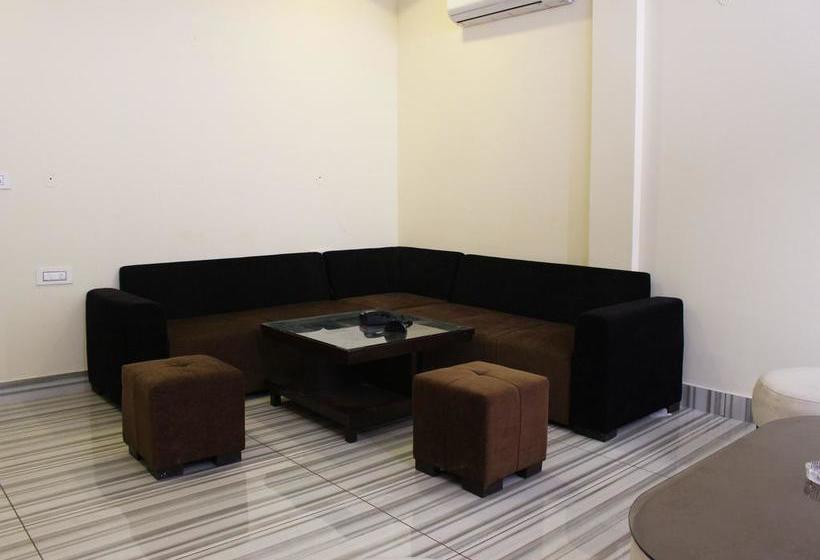 Hotel Oyo Premium Near Sheela Byepass 7