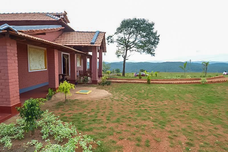 Hotel Capacious 1br Stay Amidst Tropical Shrubbery By Guesthouser 10