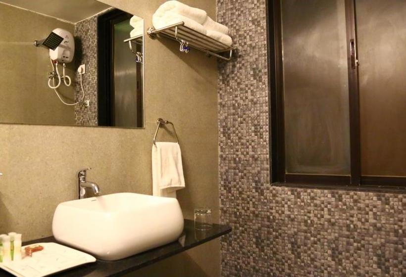 Arte Royal Castle Resort Rajkot 9