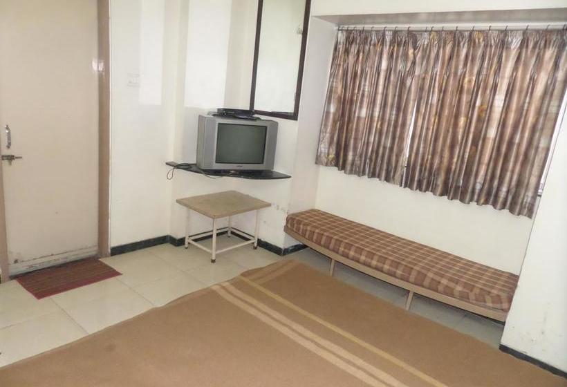 Hotel Deepali Executive 4