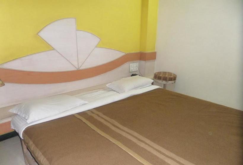 Hotel Deepali Executive 8