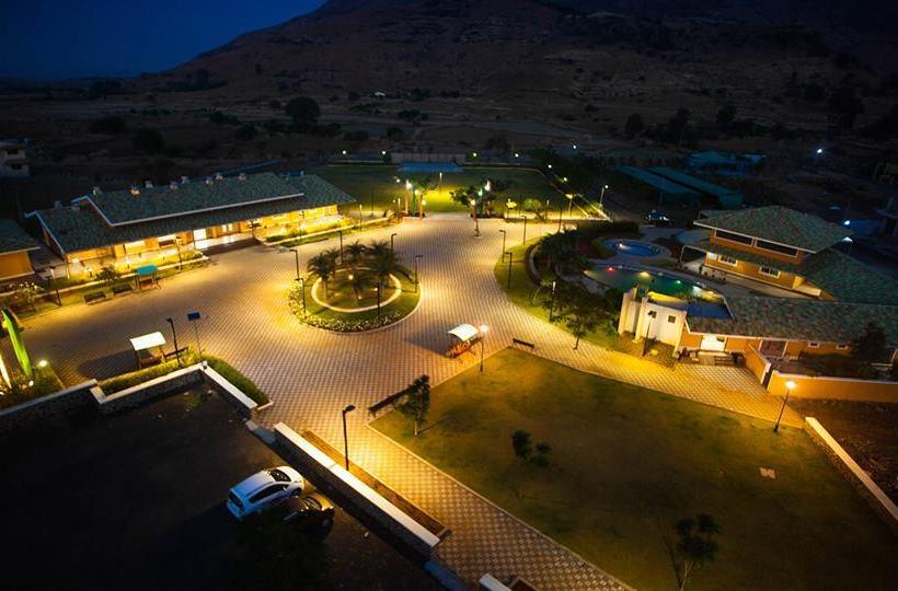 Hotel Qik Stay @ Grand Garden Resort 1