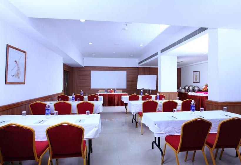 Hotel Pooram International 13