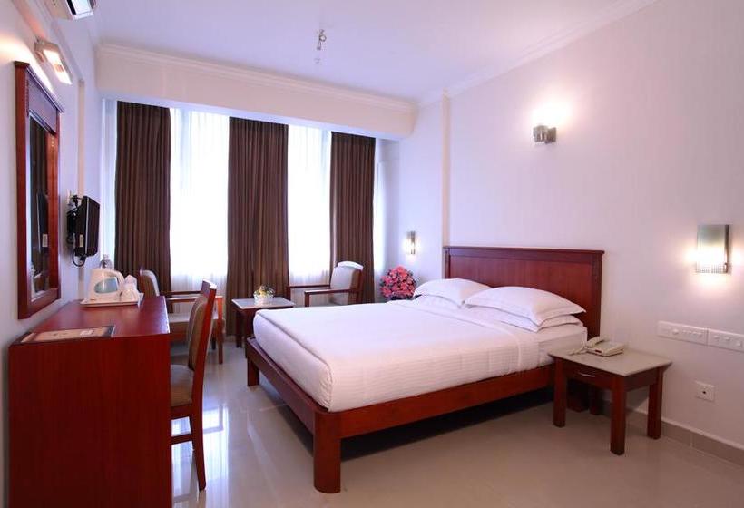 Hotel Pooram International 8
