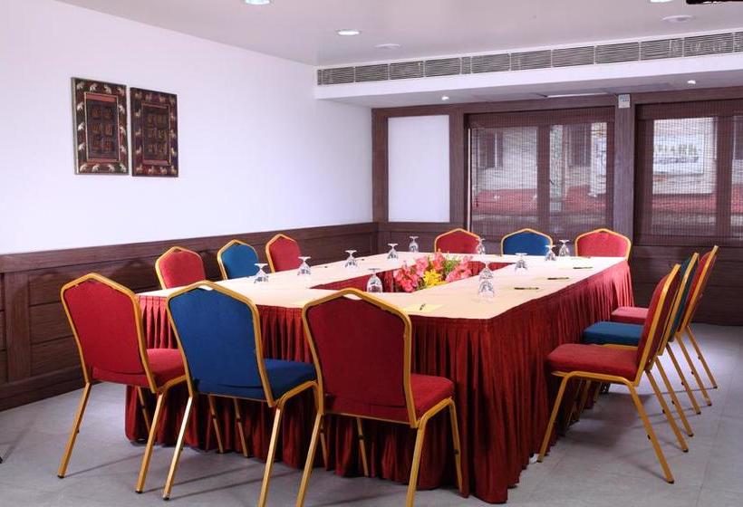 Hotel Pooram International 9