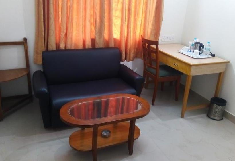 Hotel Airport Ac Suites 5