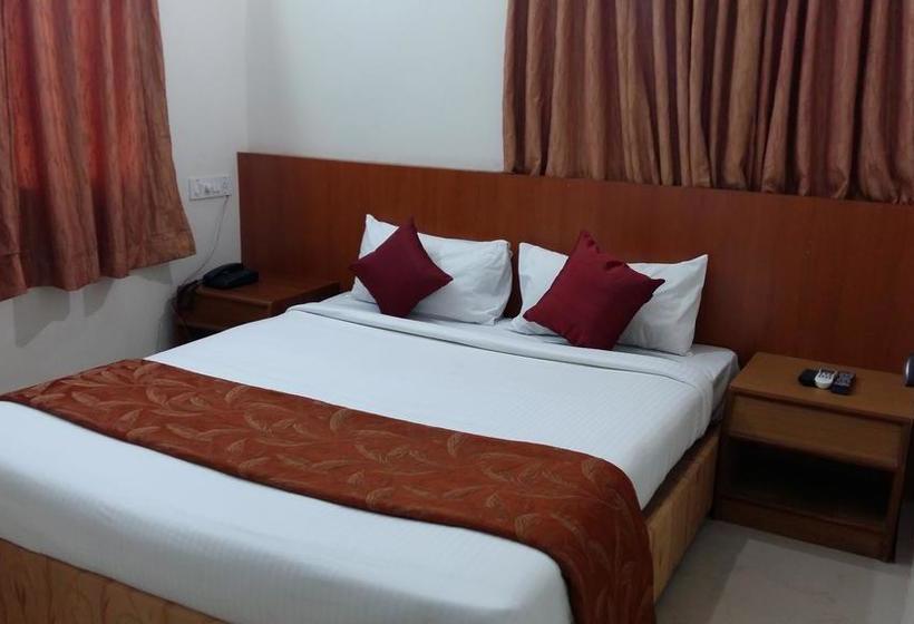 Hotel Airport Ac Suites 8