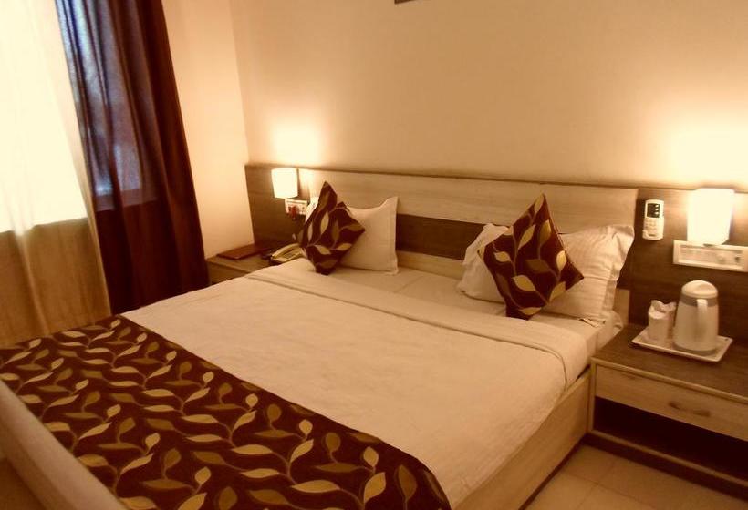 Hotel Rishabh 11