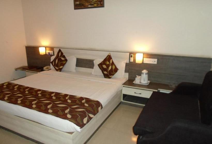 Hotel Rishabh 12