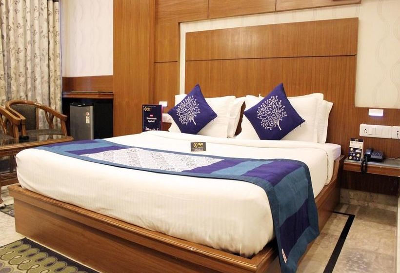 Hotel Oyo Premium Parikrama Marg 16