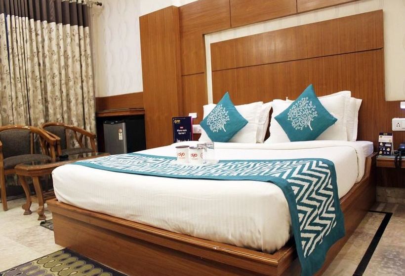 Hotel Oyo Premium Parikrama Marg 17