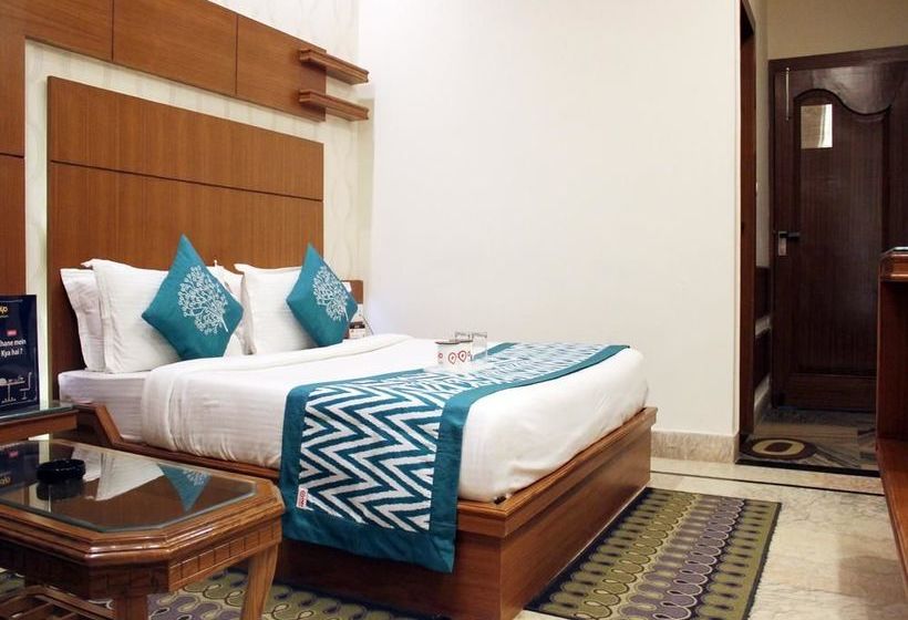 Hotel Oyo Premium Parikrama Marg 18