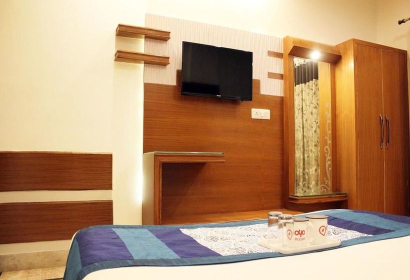 Hotel Oyo Premium Parikrama Marg 9