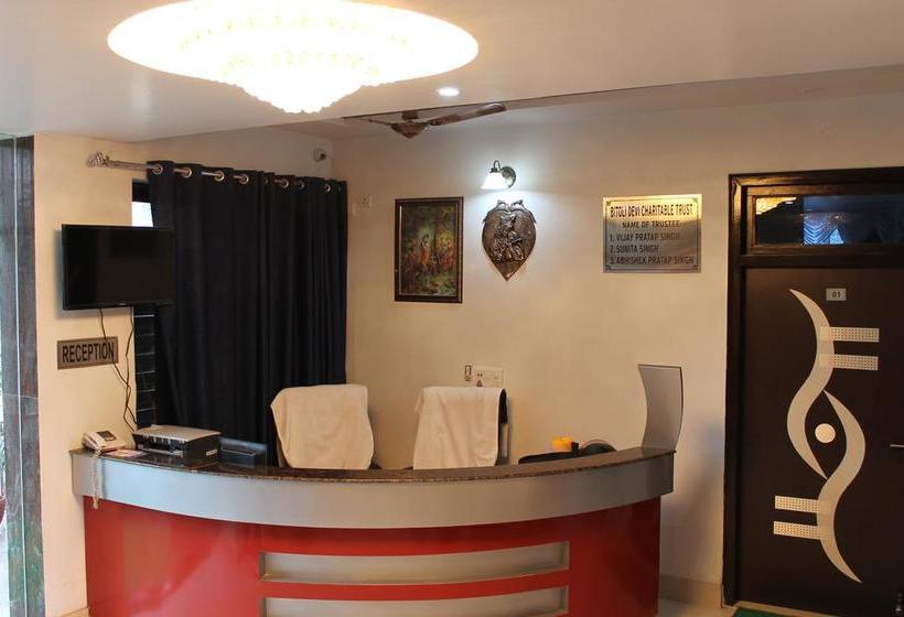 Hotel Vrinda Palace 11