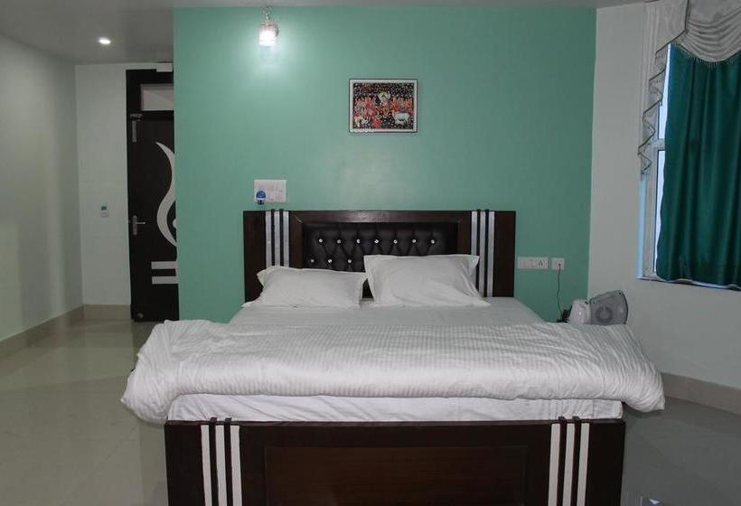 Hotel Vrinda Palace 3