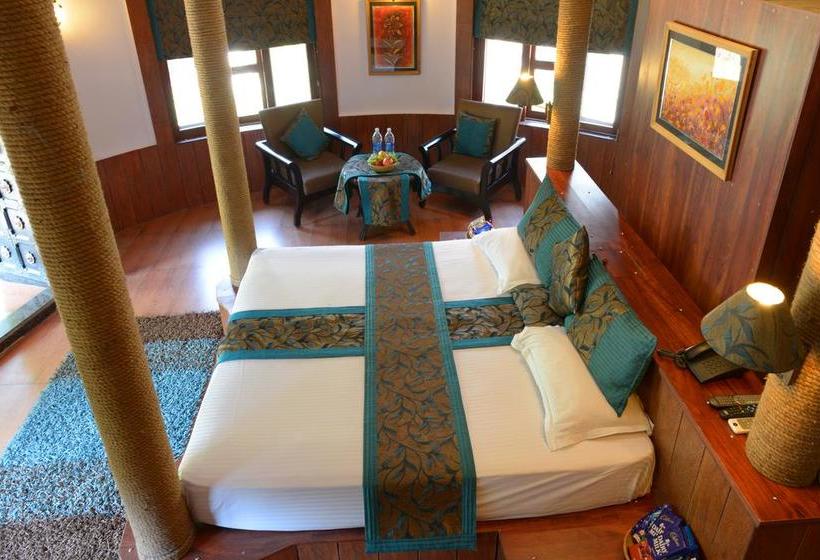 Resort The Lake Village 10