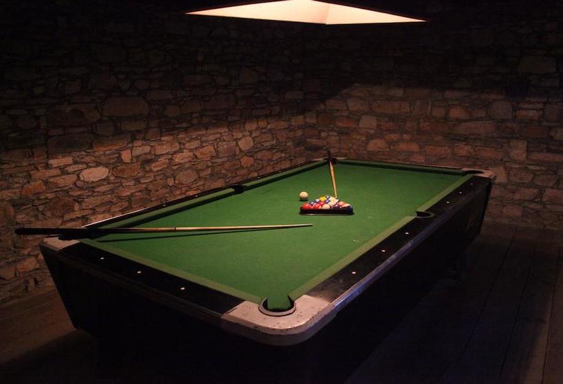 V Resorts Monolith 8