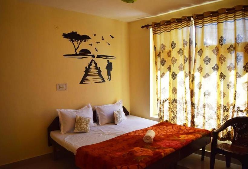 Hostel Mcleod Backpackers 12