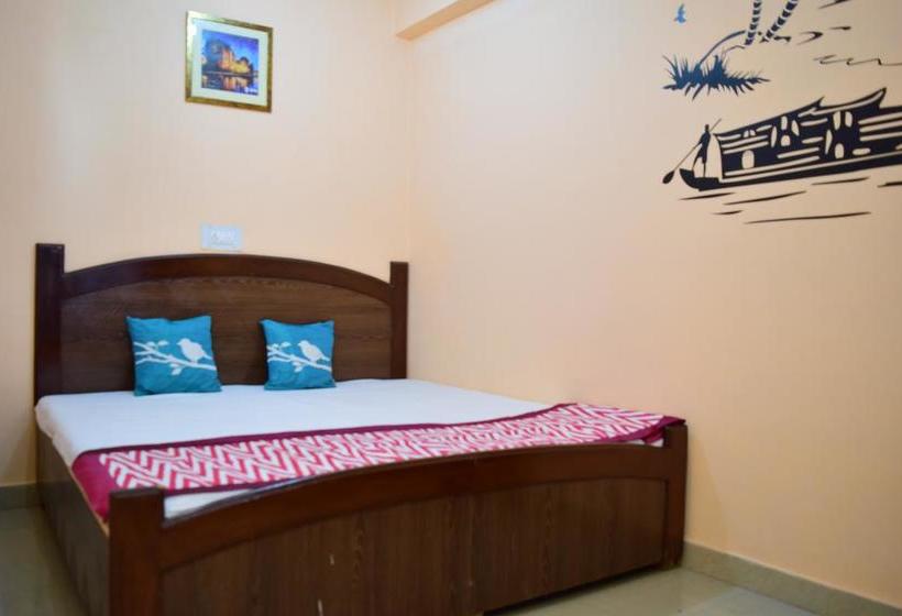 Hostel Mcleod Backpackers 14