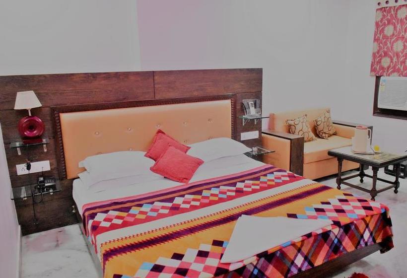 Hotel Shiv Dayal The 8