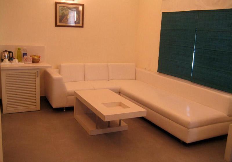 Status Hotel & Resort 18