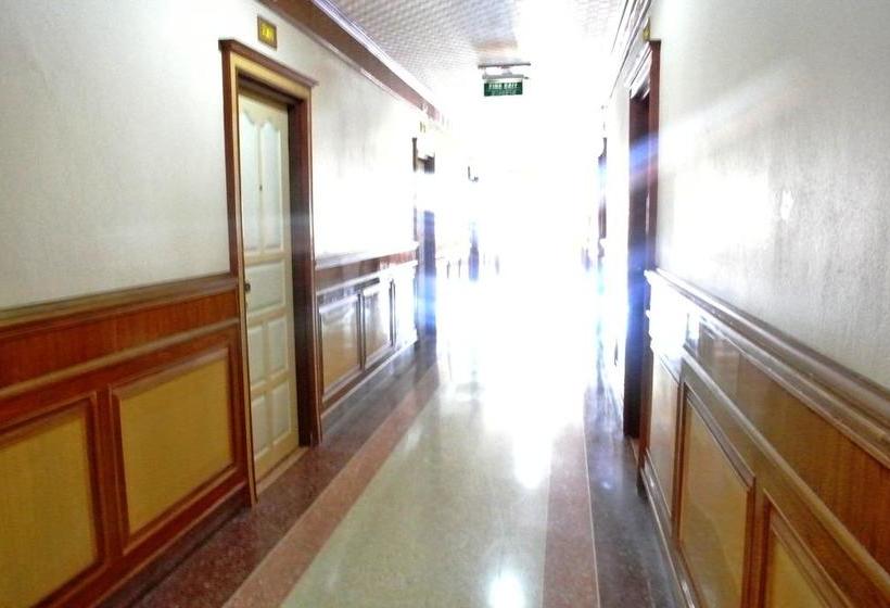 Hotel Rose Garden 14