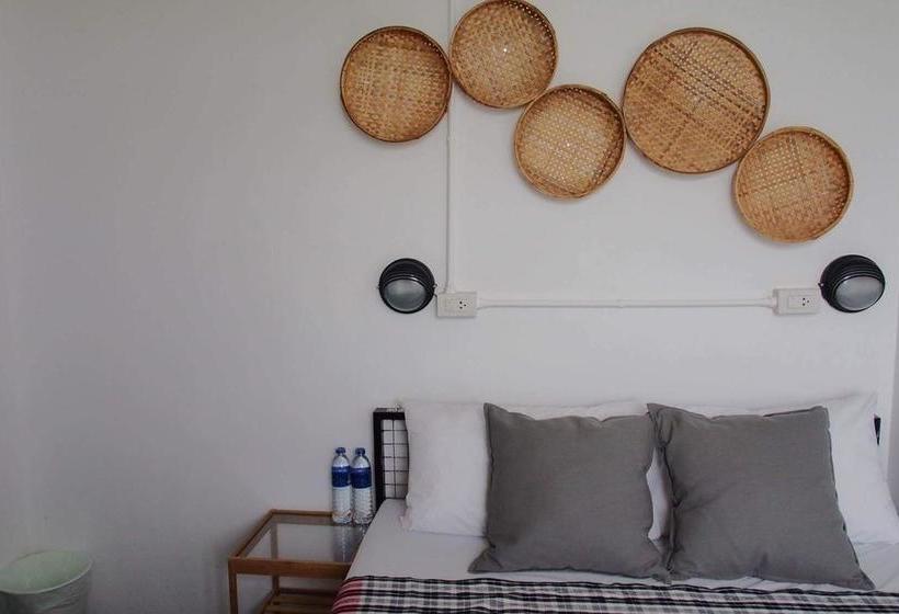 Hostel Sleepaholic 17