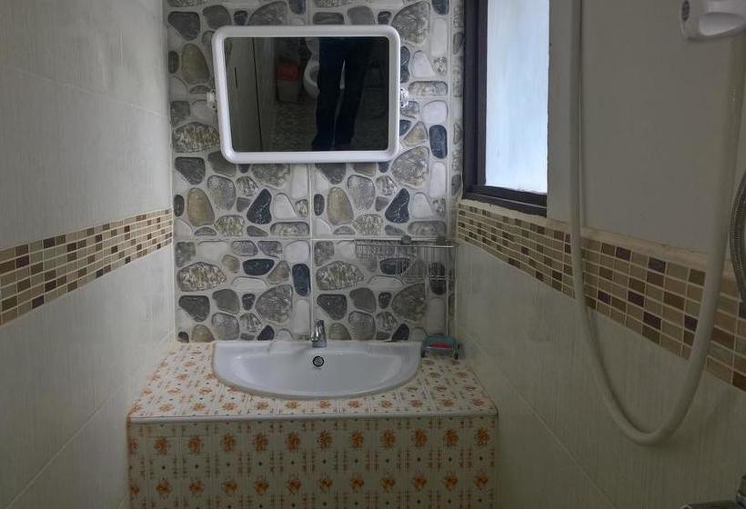 Bed and Breakfast Aiyara House 6