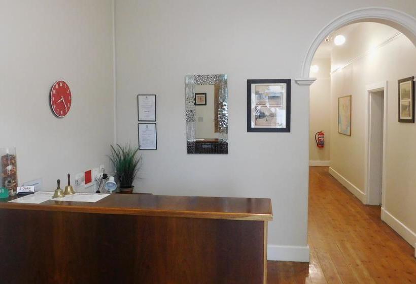 Bed and Breakfast 2 Oaks Guesthouse 11