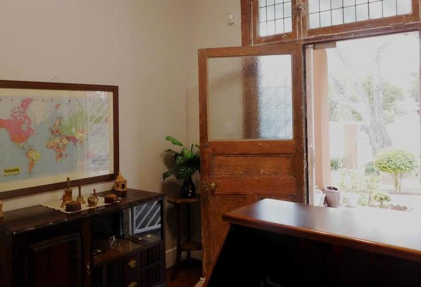 Bed and Breakfast 2 Oaks Guesthouse 12