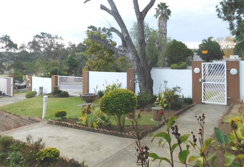 Bed and Breakfast 2 Oaks Guesthouse 4