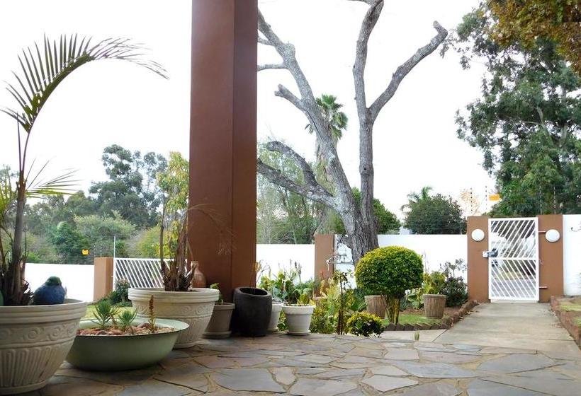 Bed and Breakfast 2 Oaks Guesthouse 7