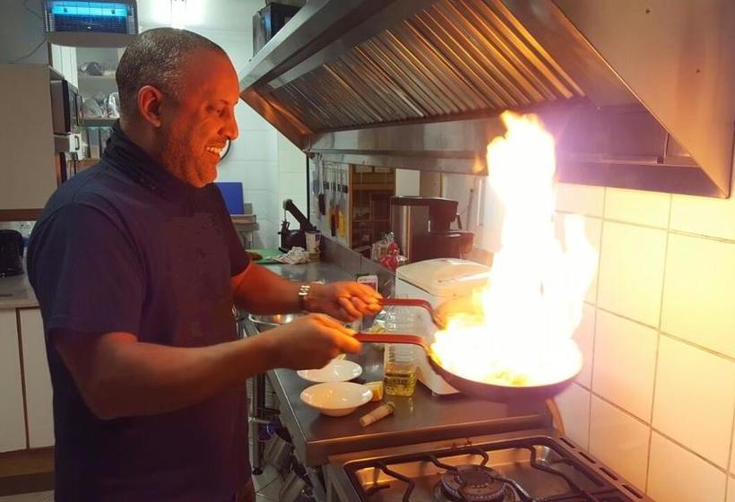 Hotel Seasons Find Guest Lodge 10