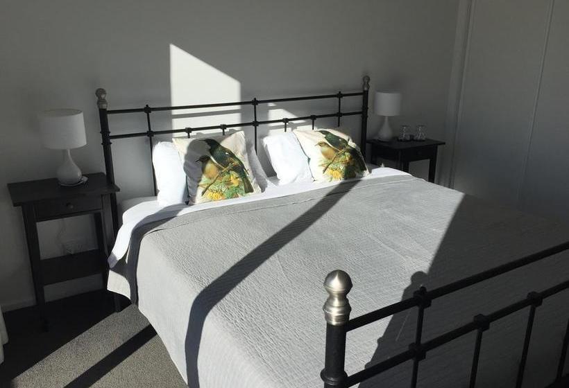 Bed and Breakfast Serenity Lodge 11