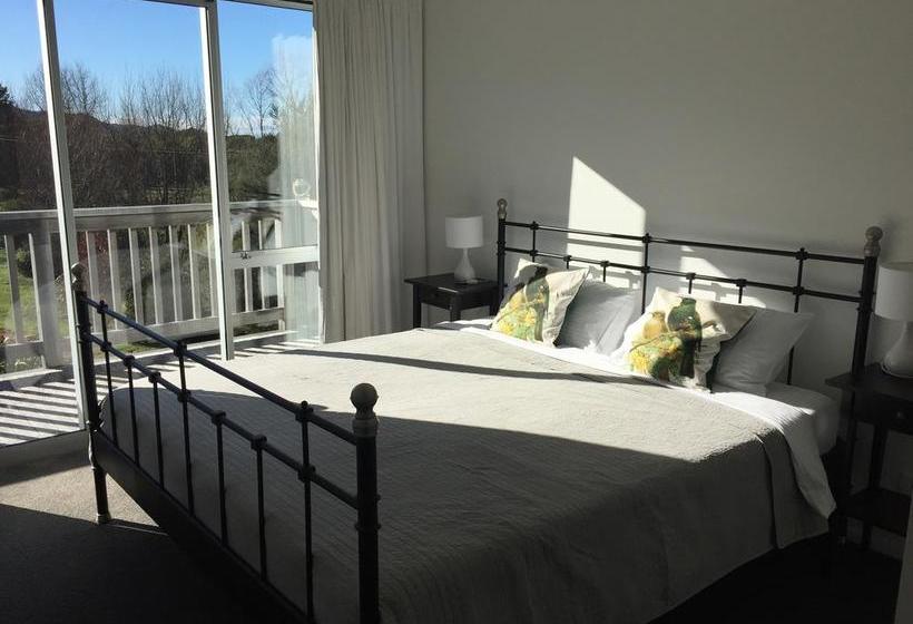 Bed and Breakfast Serenity Lodge 12