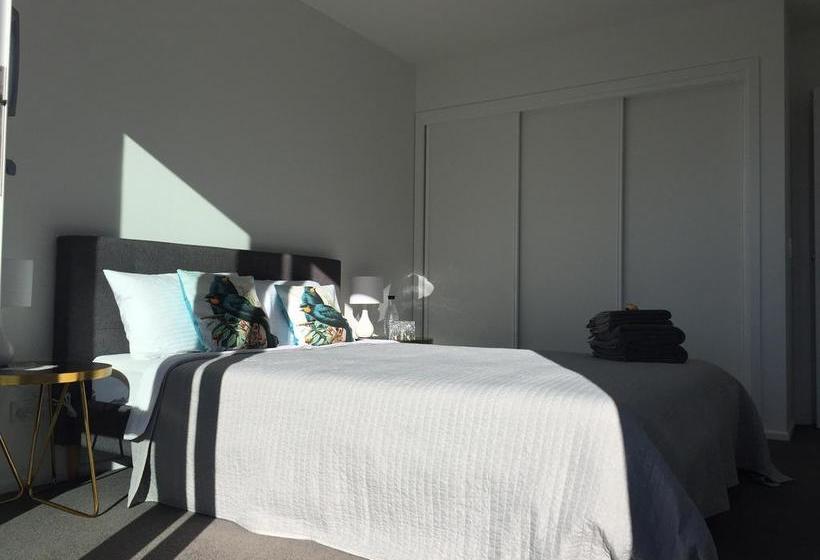 Bed and Breakfast Serenity Lodge 7