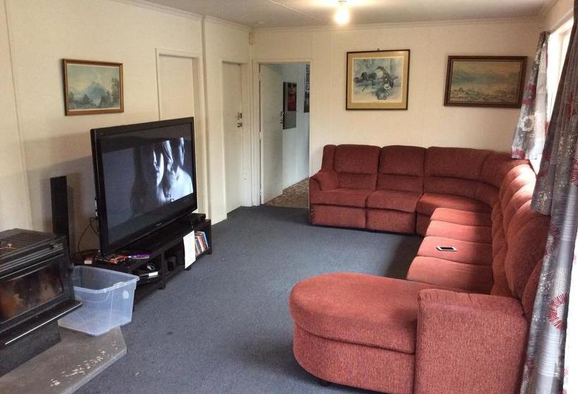 Hostel Adventure Inn Marahau 10