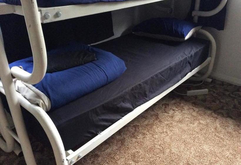 Hostel Adventure Inn Marahau 11