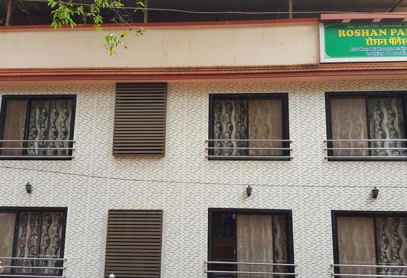 Hotel Roshan Palace 6