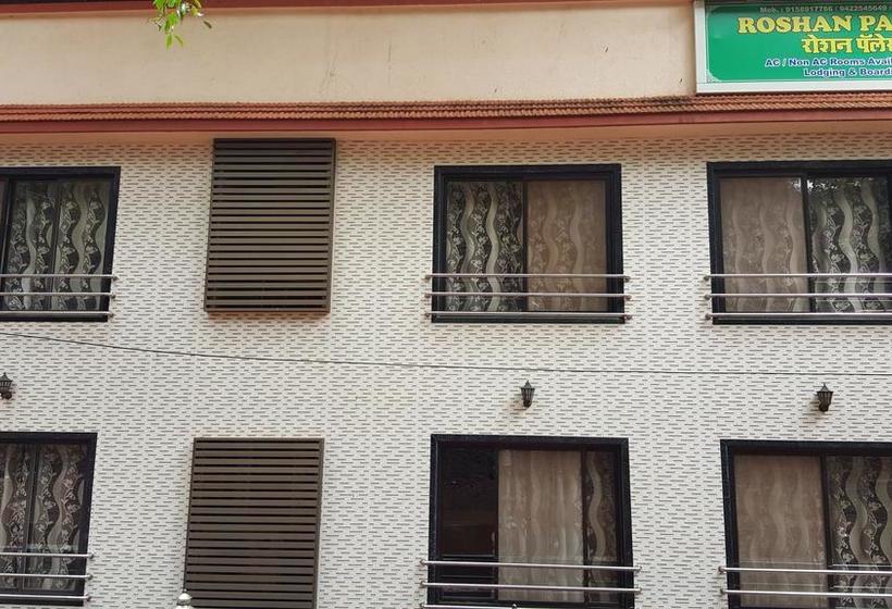 Hotel Roshan Palace 7