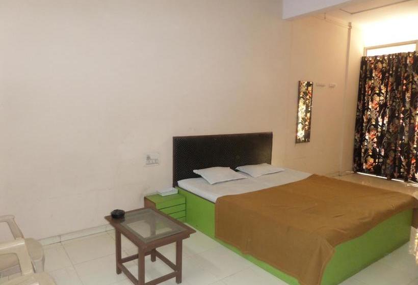 Hotel Vrindavan Lodge 5