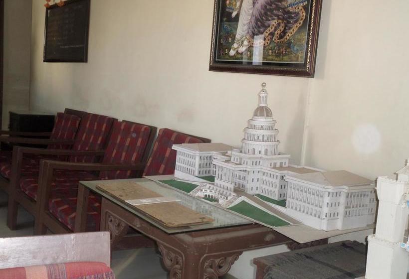 Hotel Vrindavan Lodge 8