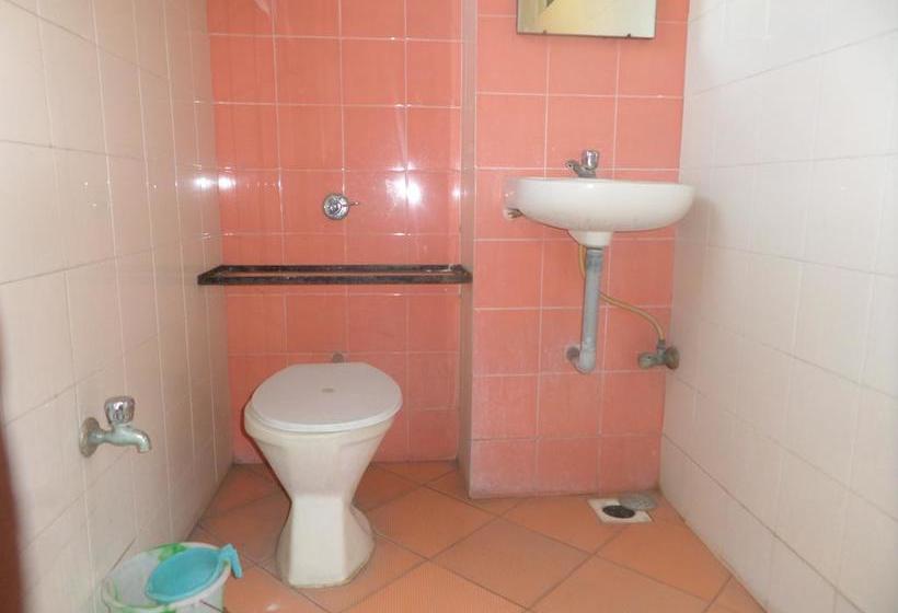 Hotel Vrindavan Lodge 9