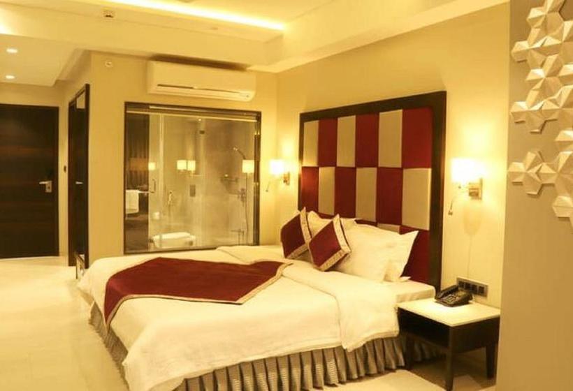 Hôtel The Flora Grand 14