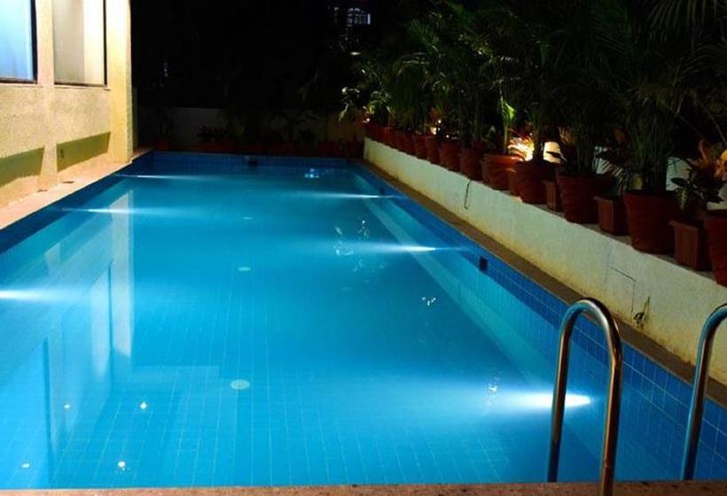 Hôtel The Flora Grand 18