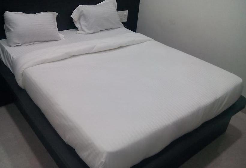 Hotel Gayatri 10