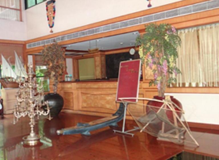 Hotel Gopika Regency 10